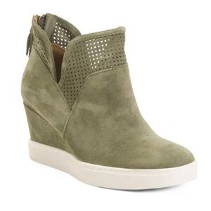 Soft Seabrook Wedge tennis shoes